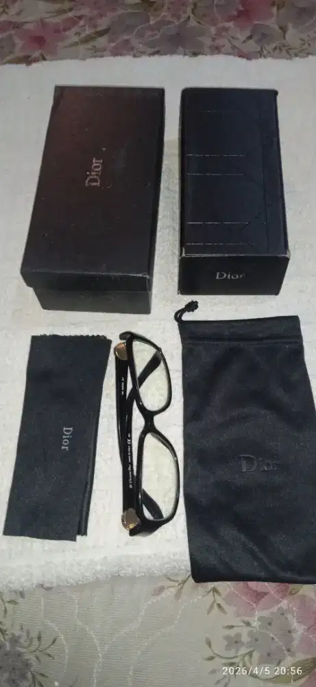 Kacamata plus / minus