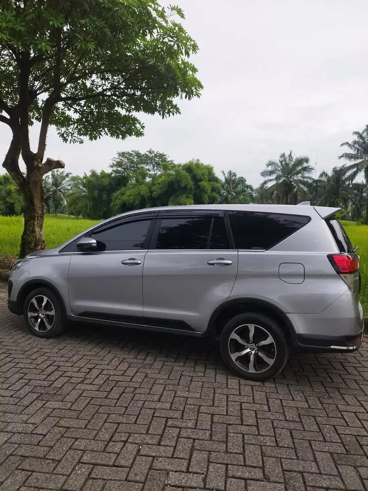 Toyota Kijang Innova V A/T diesel 2022 l