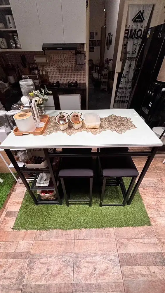 Set meja makan bar informa