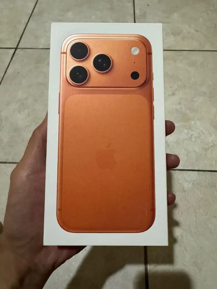 BNIB Iphone 17 Pro Cosmic Orange 256GB iBox
