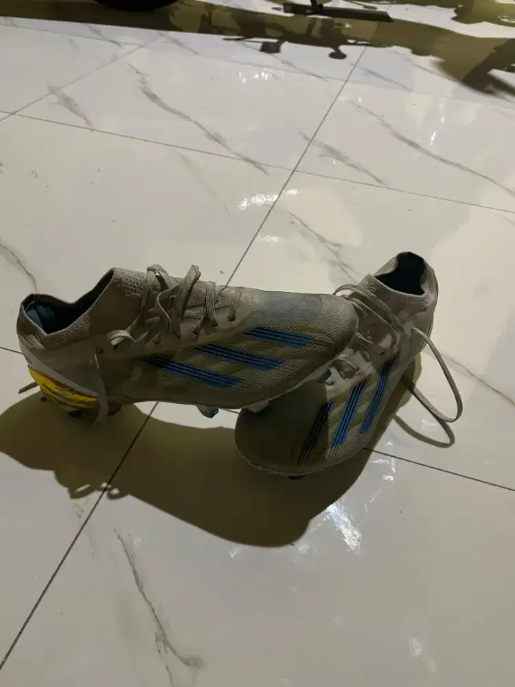 sepatu bola Adidas crazy fast