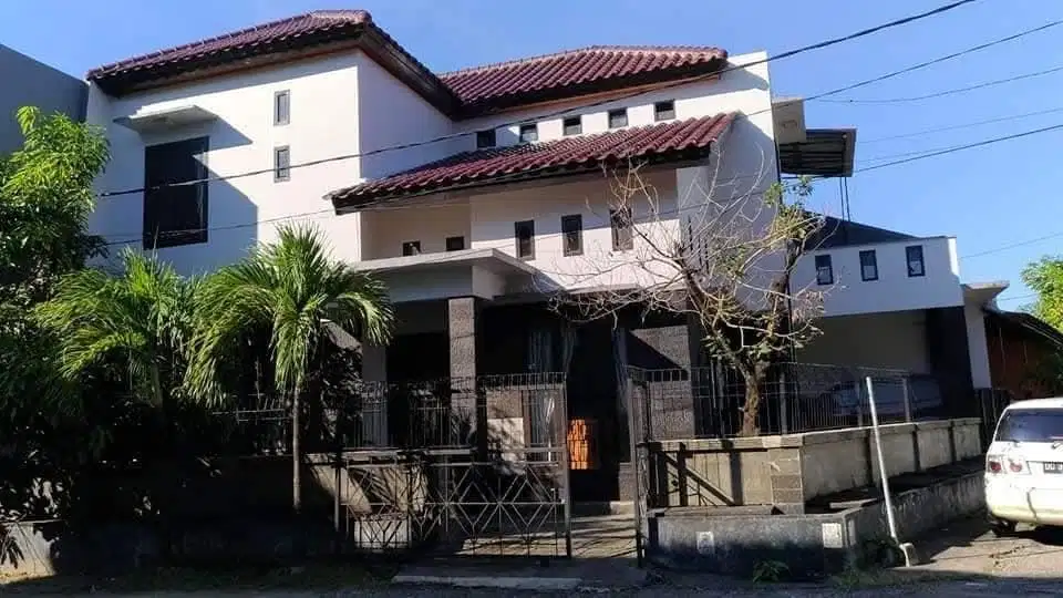 Rumah Hook 2 Lantai – LT : 168m², Bangunan Besar