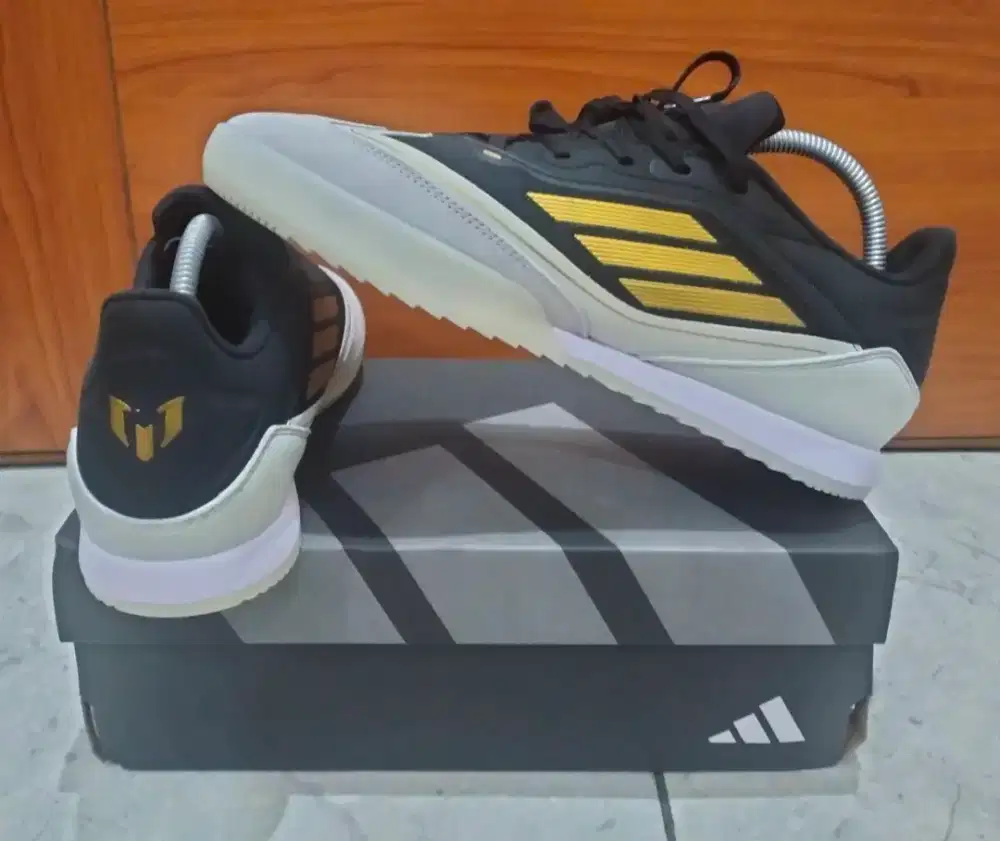 Bismillah.. Jual Santai Sepatu Futsal adidonk..