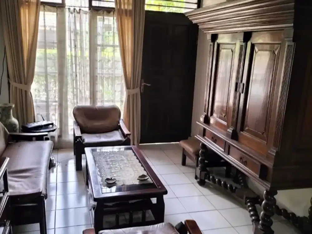 12994 Dijual Rumah Luas 165 Di  Komplek Strategis Jakarta Selatan