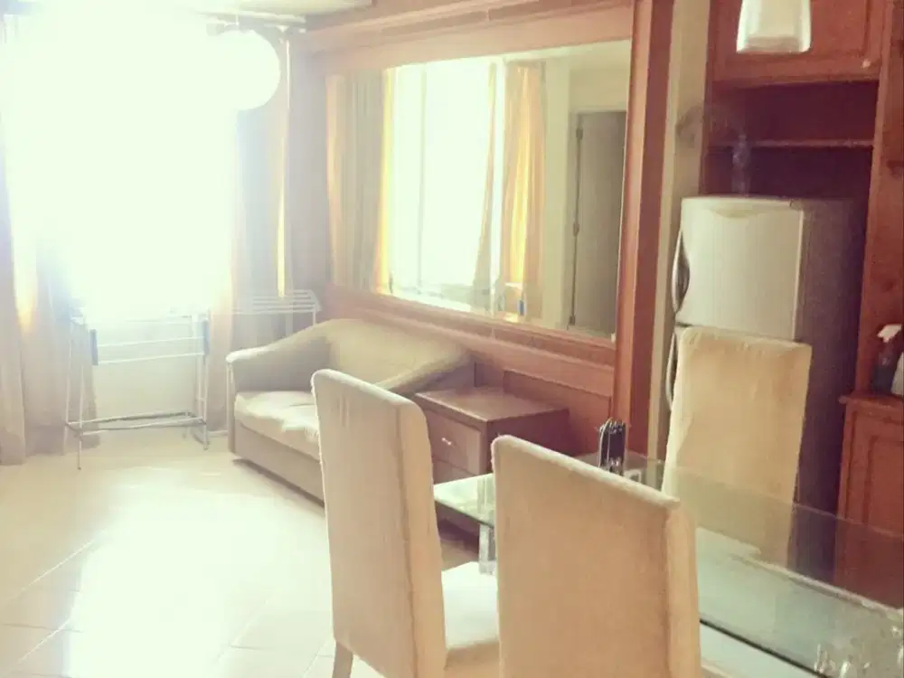 Unit Apartemen Nyaman di Lantai Tinggi – Apartemen Batavia 45m2 1Kamar Tidur Furnished