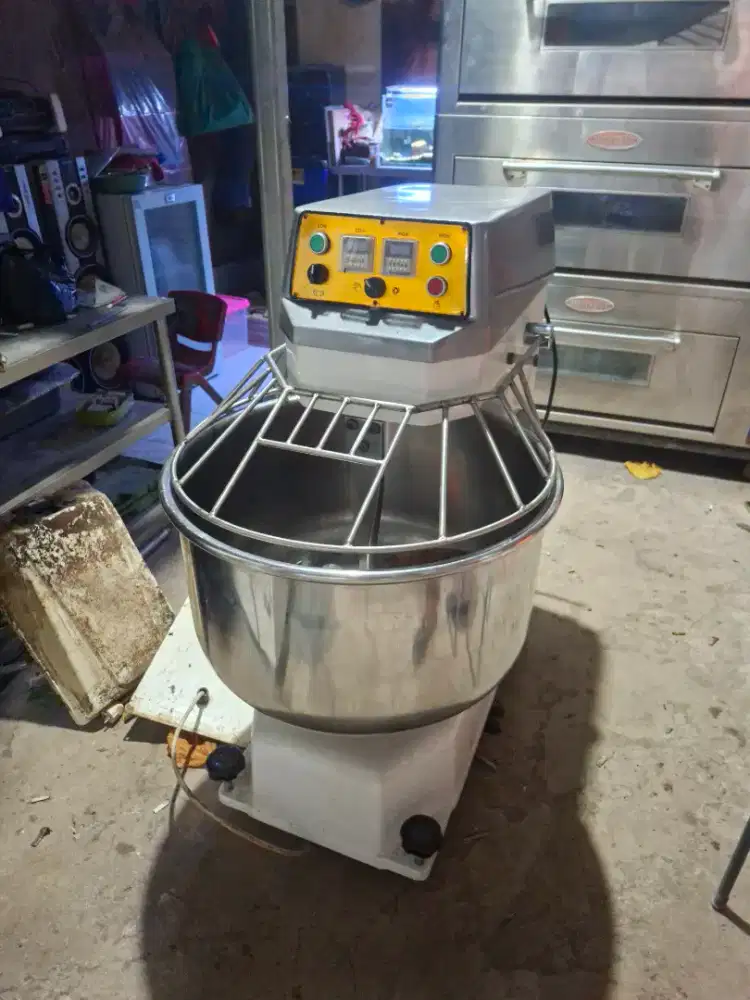 Spiral mixer 30 kg tepung merk first bake Taiwan Listrik Heavy Dury