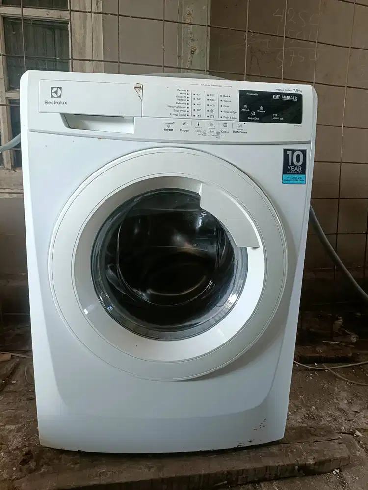 Mesin cuci Elektroluc bekas