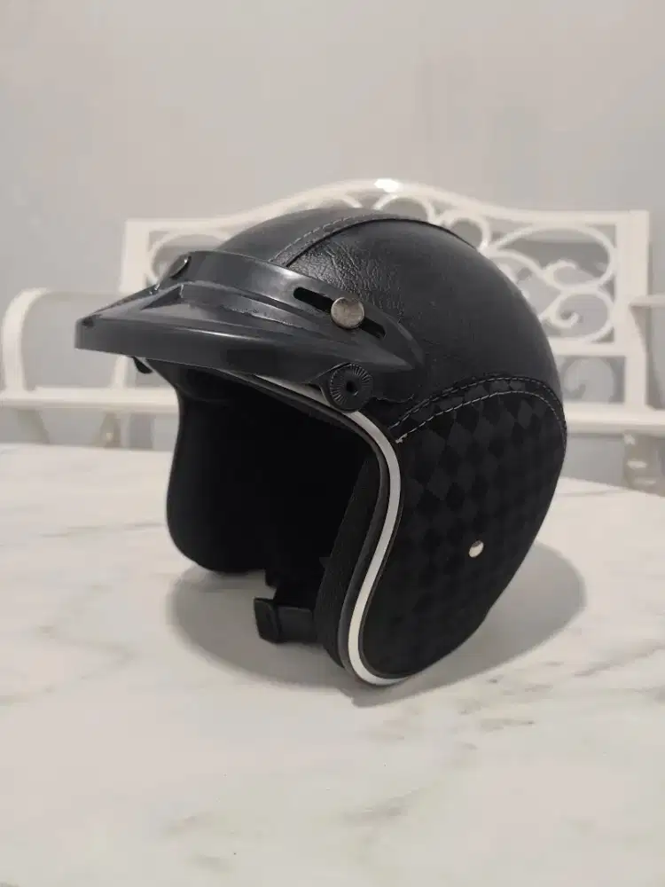 Helm Classic dan Sporty
