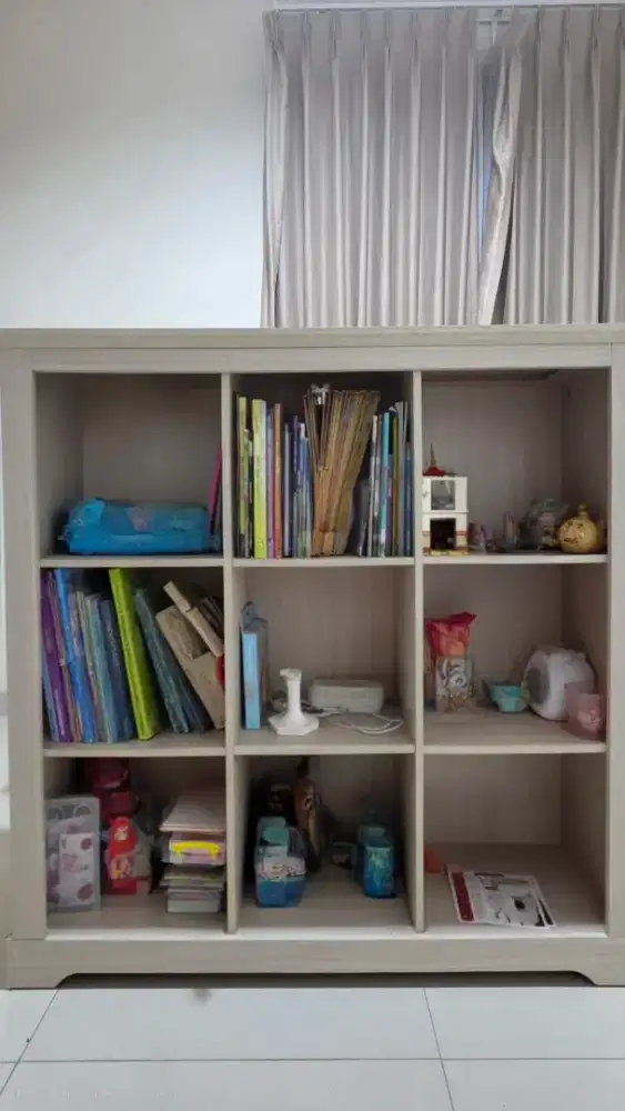 Lemari INF*RMA 9 partisi