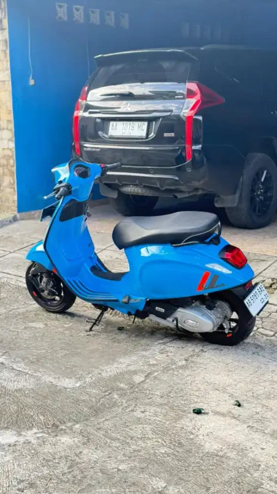 Vespa sprint S new 2024 km 3 rb like new