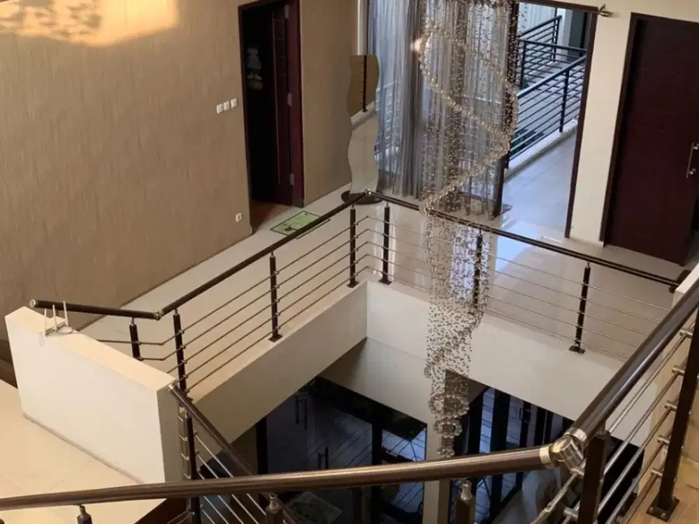 Rumah Kantor Poros Jalan Raya Dewandaru Dekat Suhat