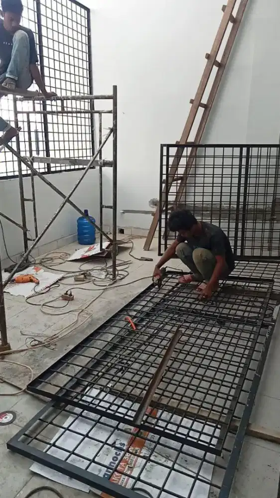 Kerangkeng teralis kanopi