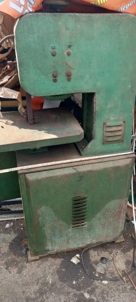 Vertical Bandsaw besi Taiwan .