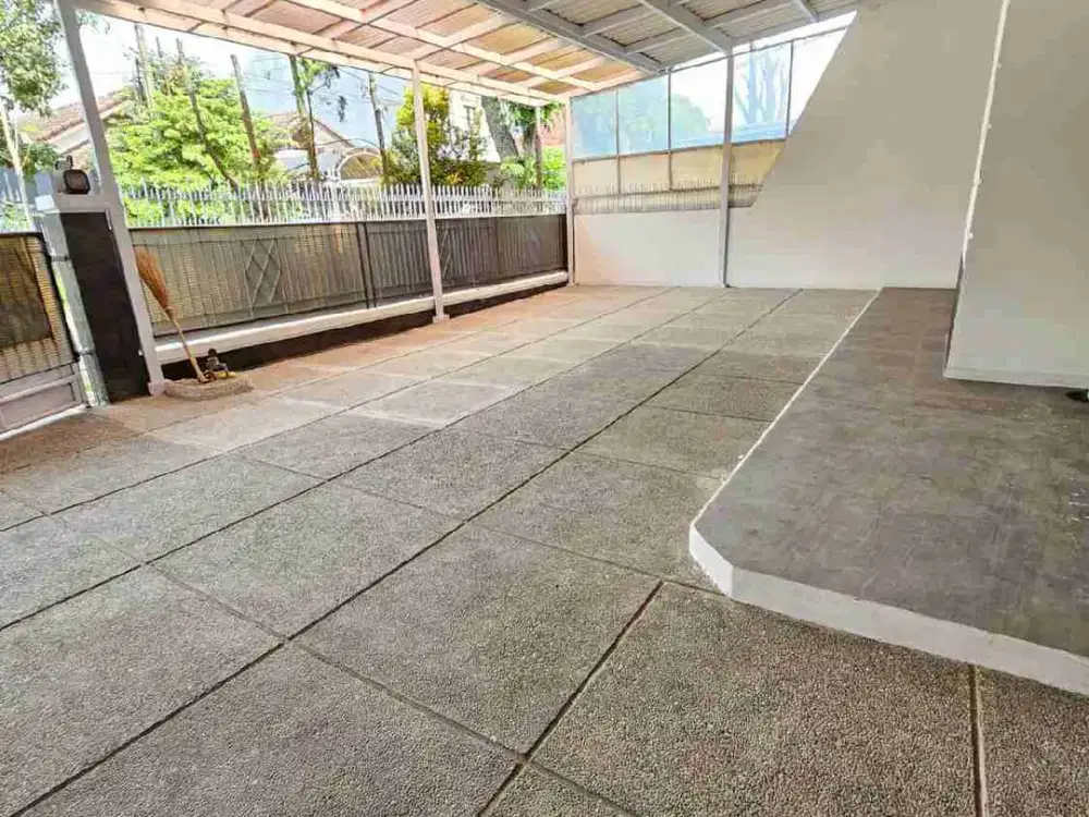 SEWA RUMAH LUAS NYAMAN BATUNUNGGAL (SD)