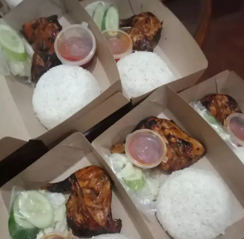 Ayam bakar, Nasi kotak, Ayam cabe ijo, Jumat berkah