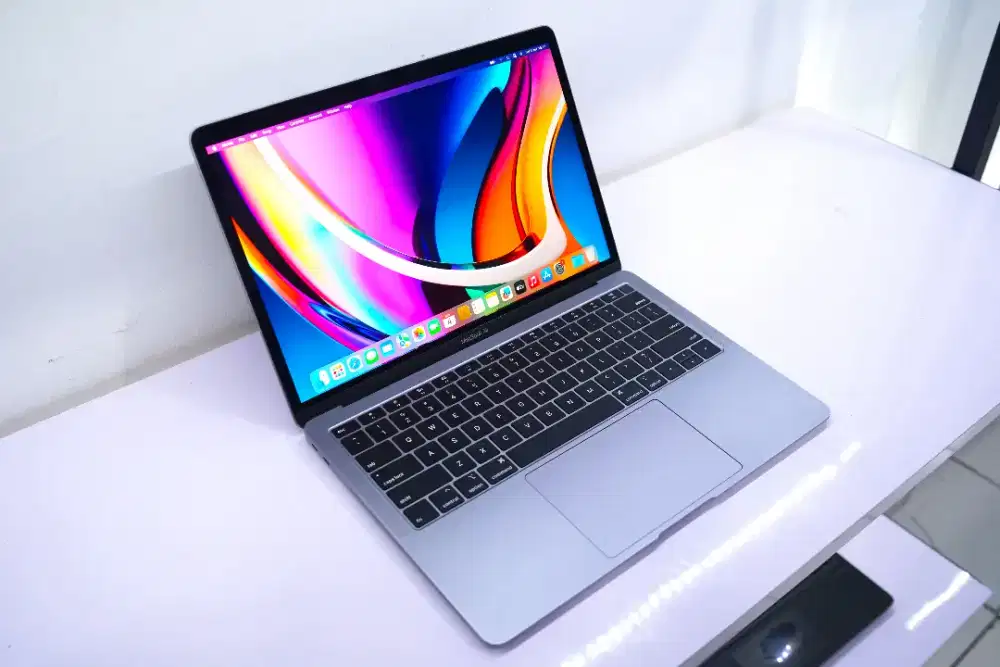 MacBook Air 2018 13inch.CORE i5.RAM 8GB.SSD128GB. 13inch