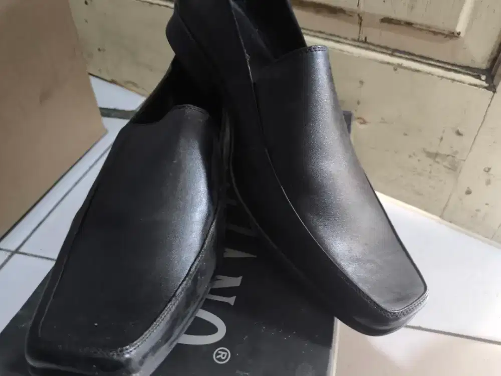 SEPATU PANTOFEL VIZZANO BLACK