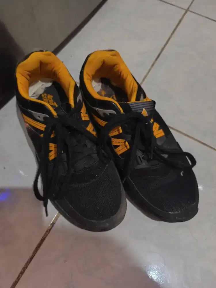 Sepatu Gratis nomor 44