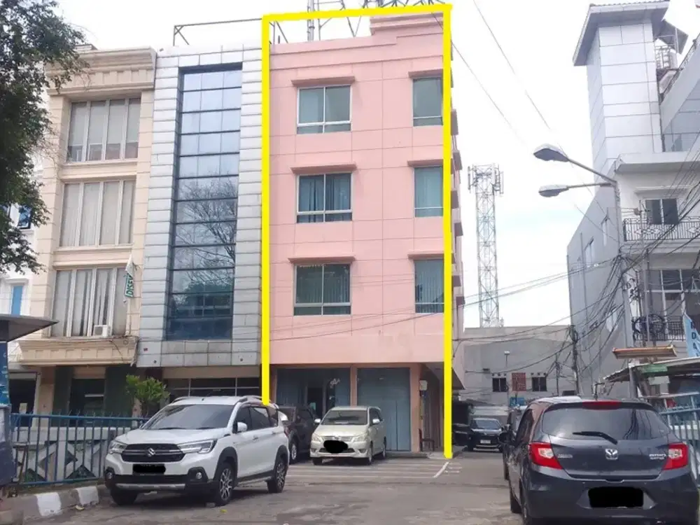 Ruko 4 1/2 Lantai Di Lokasi Strategis Komersil strategis Jl. Dr. Saharjo tebet, Dan Hanya 7 Menit Ke Tol Pancoran