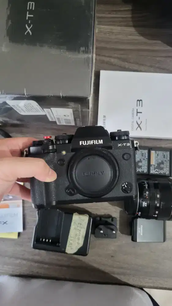 Dijual Bekas Fujifilm XT3 lengkap dengan lensa Kit XF 18-55 f2.8-4