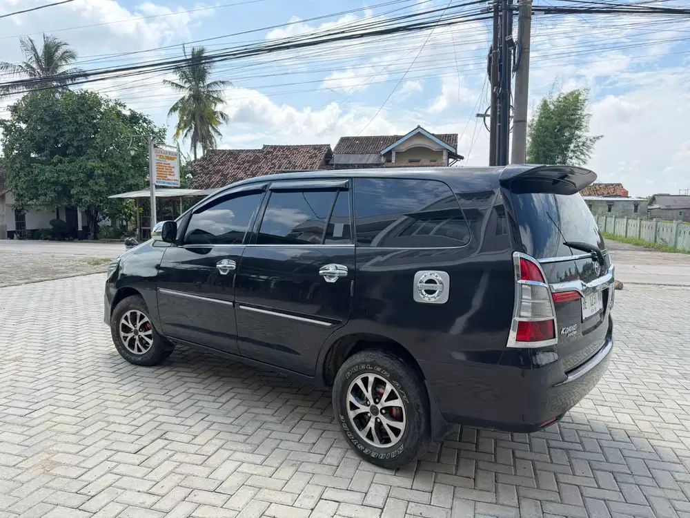 Toyota Kijang Innova 2010 Bensin