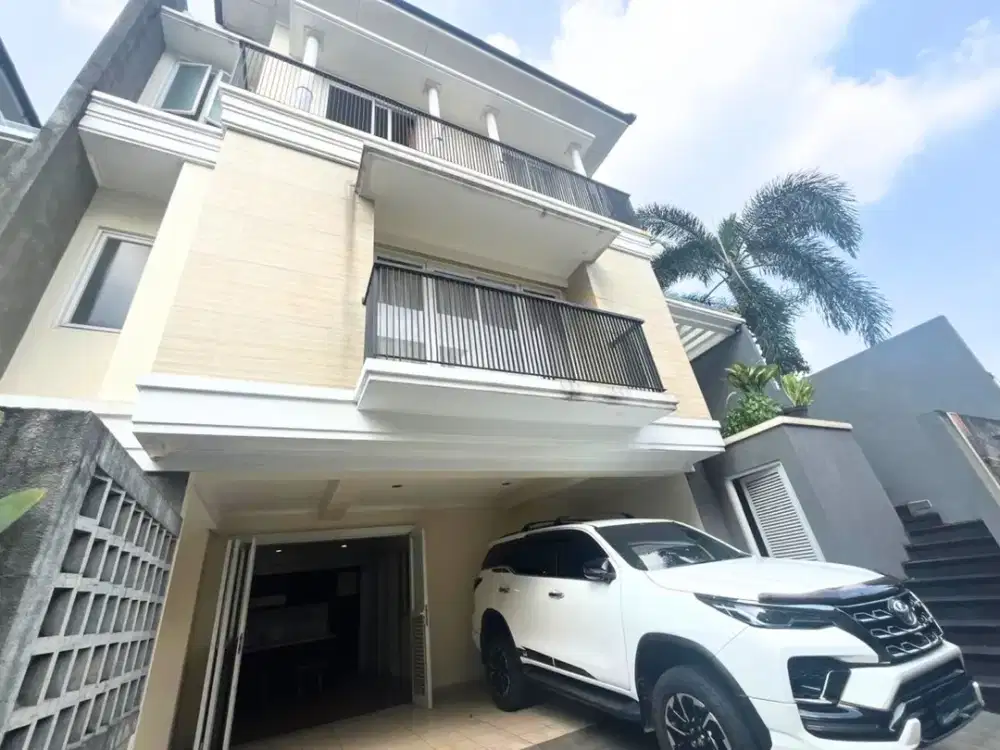 Rumah 3 Lantai di Pejaten Jaksel