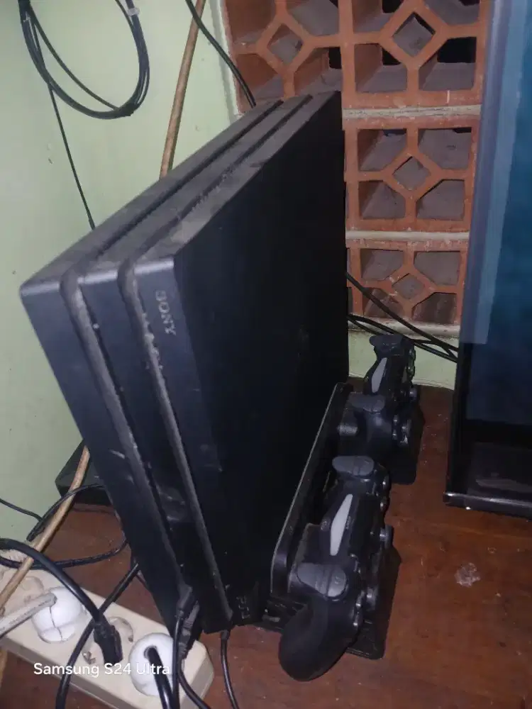 ps 4 pro 1tb gress game ada