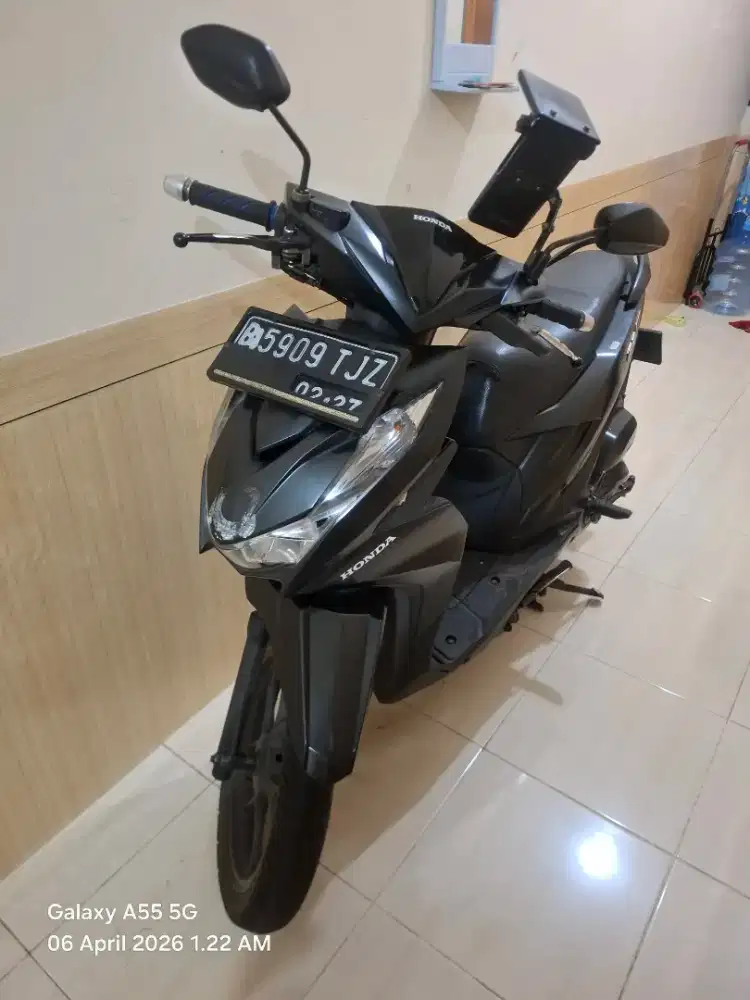 Beat deluxe warna hitam tahun 2022