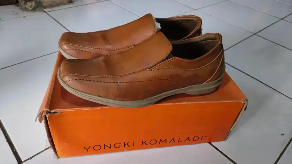 Sepatu Yongki Komaladi