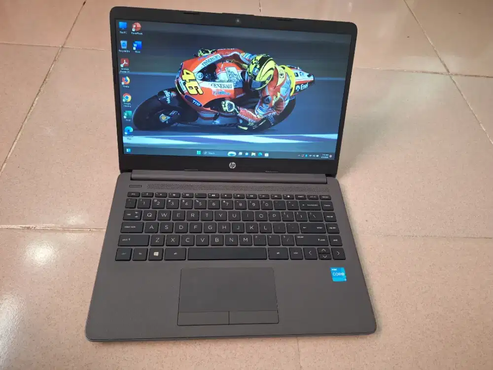 Bismillah dijual laptop hp 240 g8 slim core i3gen11 baterai 3jam