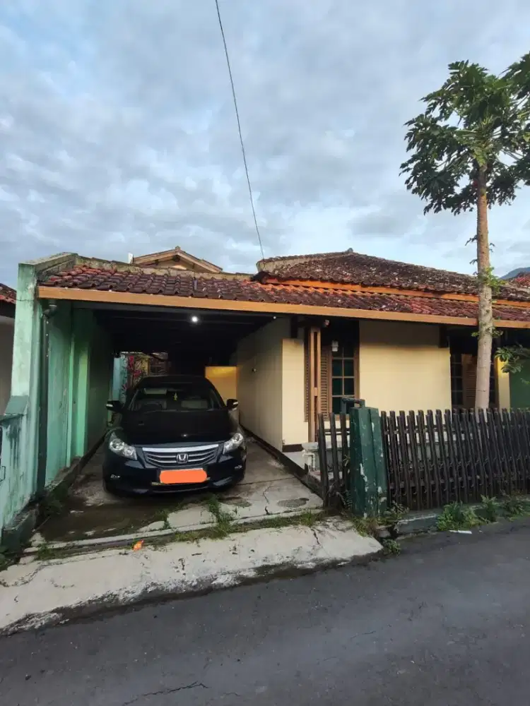 Murah Rumah Semi Villa di Pusat Wisata Cipanas Tarogong Kaler Garut