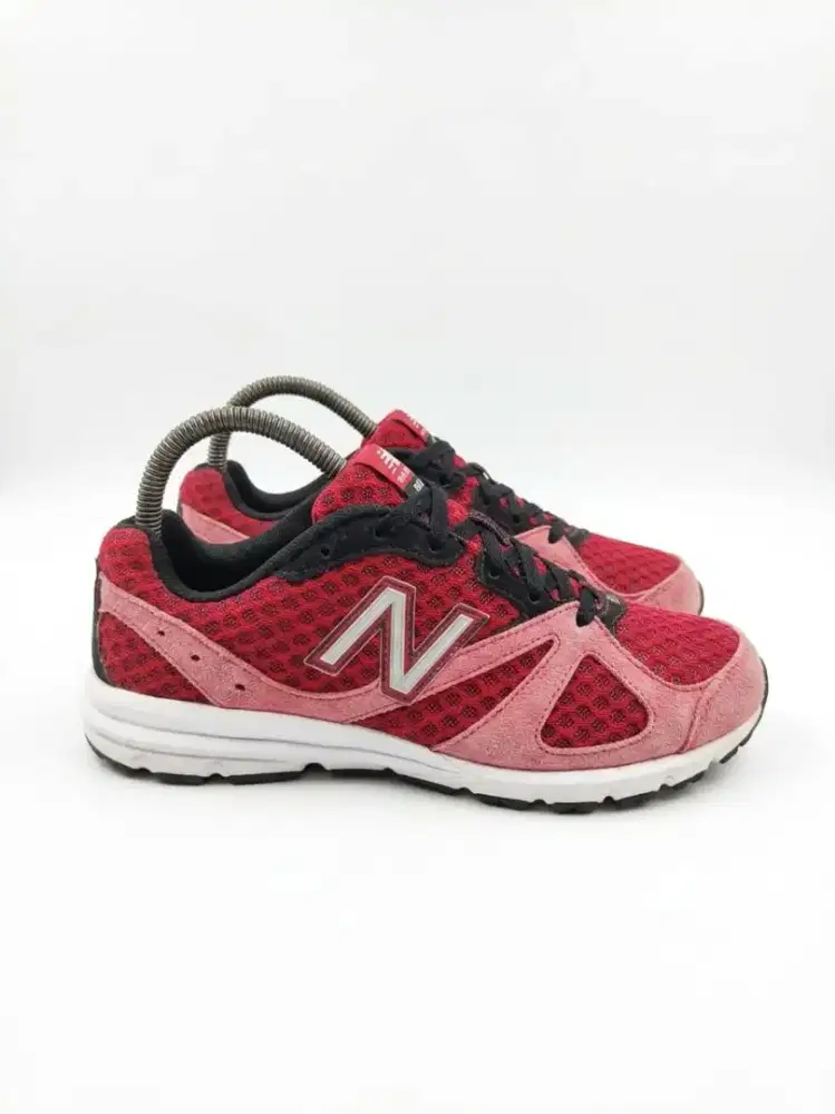Sepatu Running New Balance 630V1 Size 40