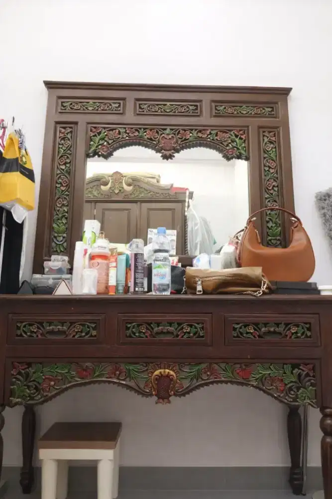 Meja rias plus cermin rias