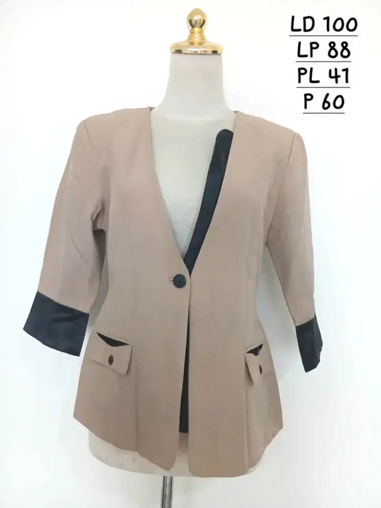 Blazer wanita Hana size L, preloved