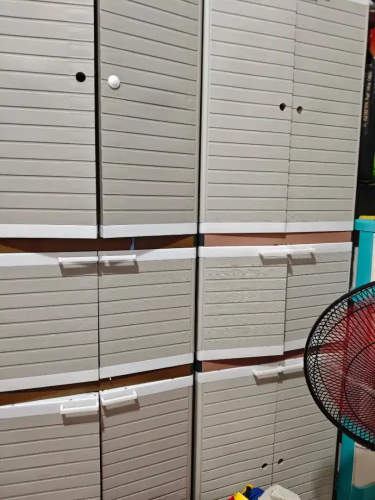 Art serabutan jaga anak.