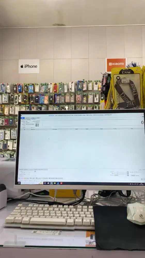 Satu set program kasir,komputer dan aplikasi kasir