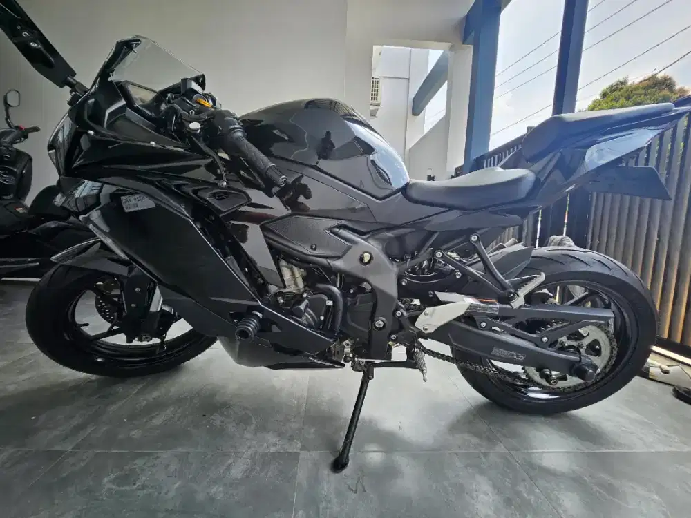 Kawasaki ZX Tahun 2023 Type ABS Hitam