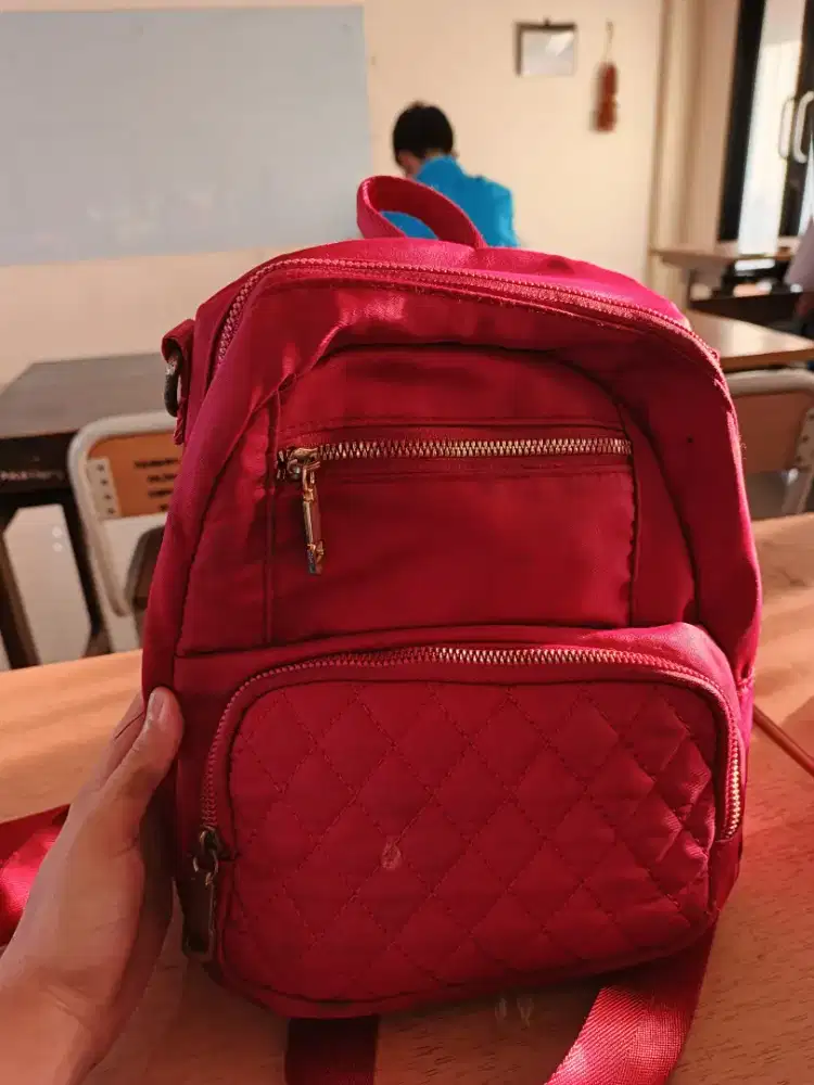 Tas sekolah warna merah