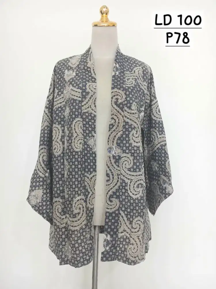 Baju luaran outer kimono batik Mabelle, preloved