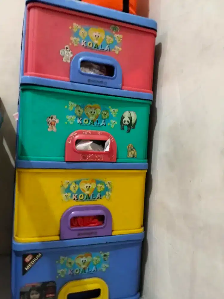 Jual lemari club 4 susun besar