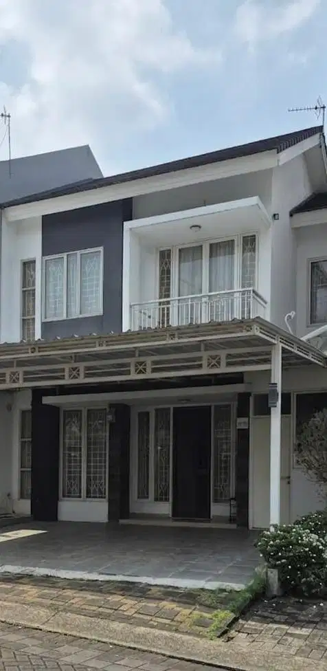 Rumah BSD depan rumah tidak pintu ketemu pintu siap huni dkt stasiun.