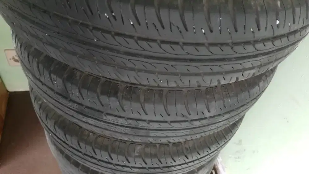 Di jual 5set pelek + ban r13 thn 2025  lokasi bsd/parung panjang