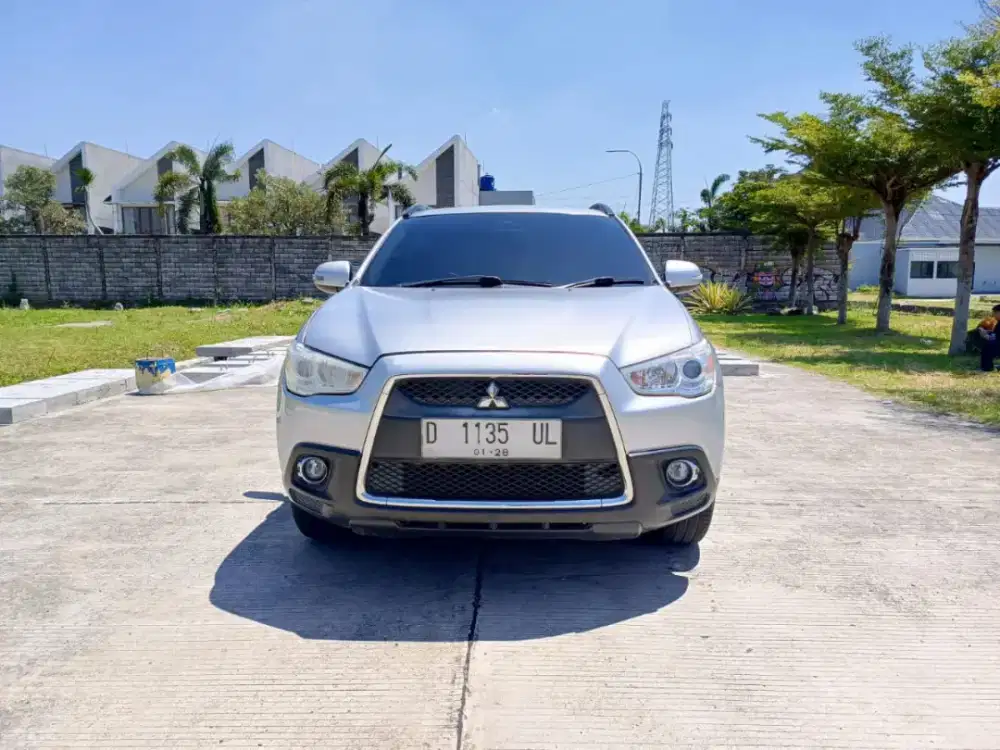 DP 10 jtn Outlander GLS matic 2012