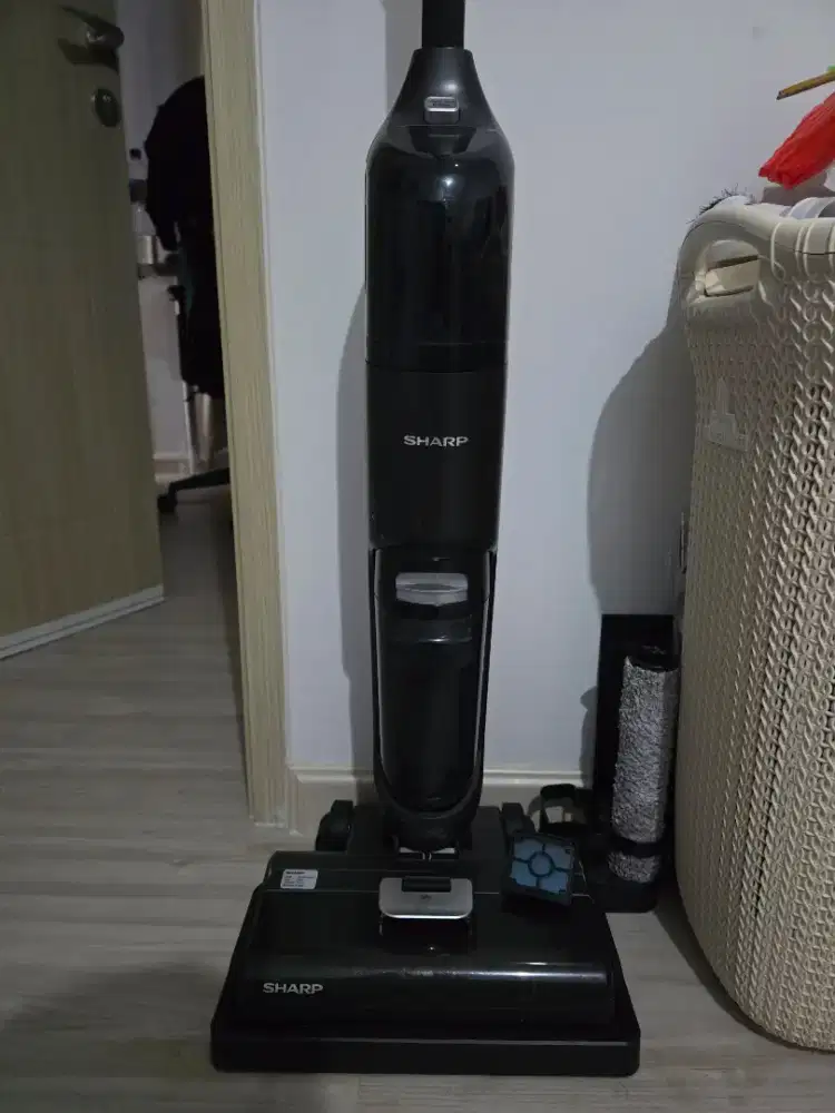 Vacuum cleaner sharp EC-WE77Y-BK Wet and dry