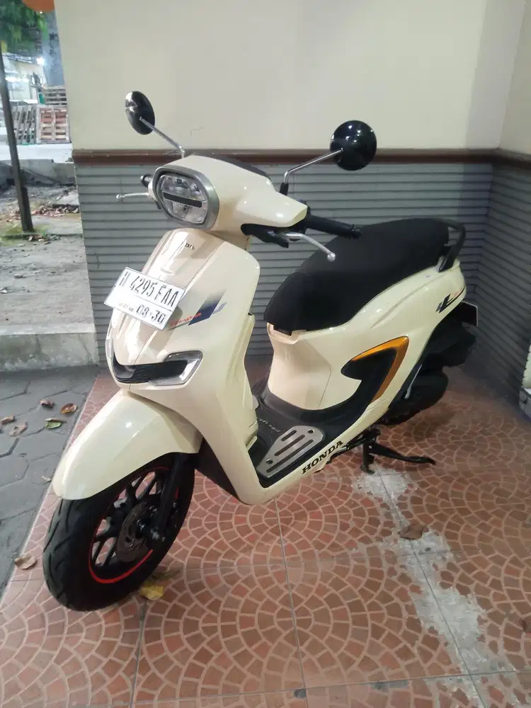 Honda Stylo CBS 2025 putih cream