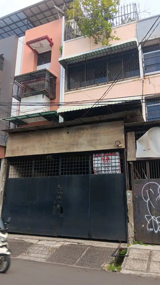 Dijual ruko 3 lantai lokasi sangat strategis, bebas banjir