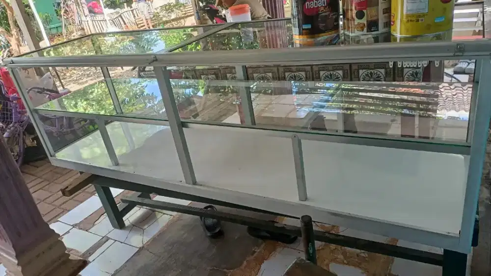 Etlase warteg tinggal pakein hordeng aja mulus  uk200cm+60cm+55cm