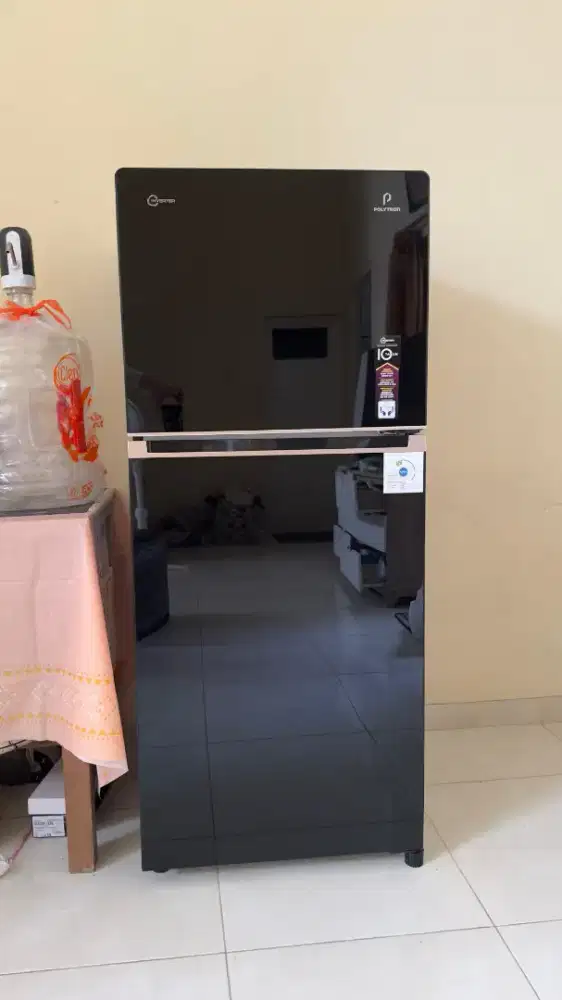 Kulkas 2 Pintu Merk Polytron Like New