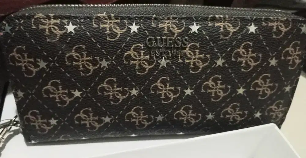 DOMPET TALI PANJANG GUESS