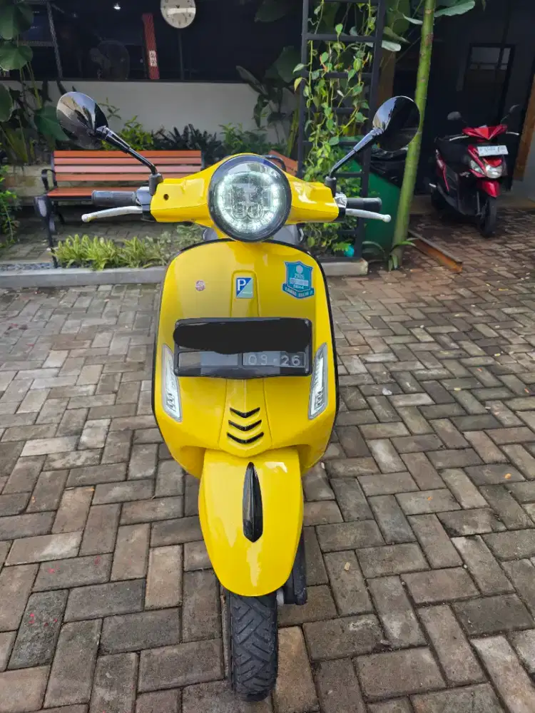Vespa Primavera S150 tahun 2016 kuning